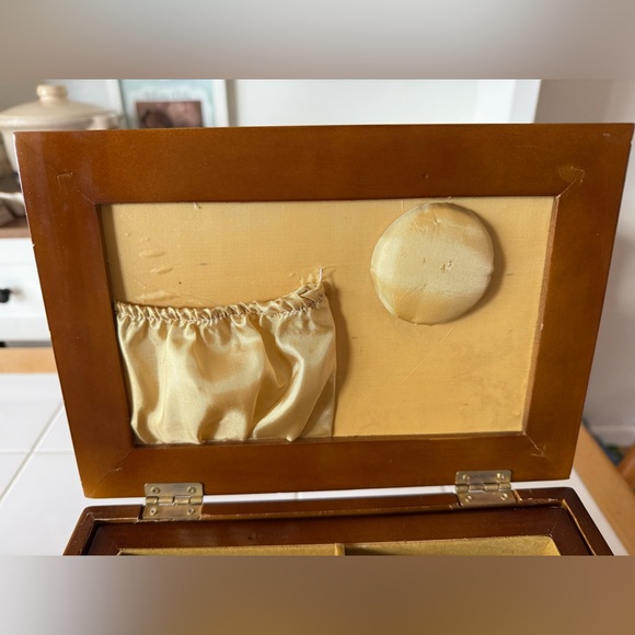 Vintage Sewing Basket Woven Wicker Upholstered Floral Velvet Wooden Elegant - Picture 9 of 15